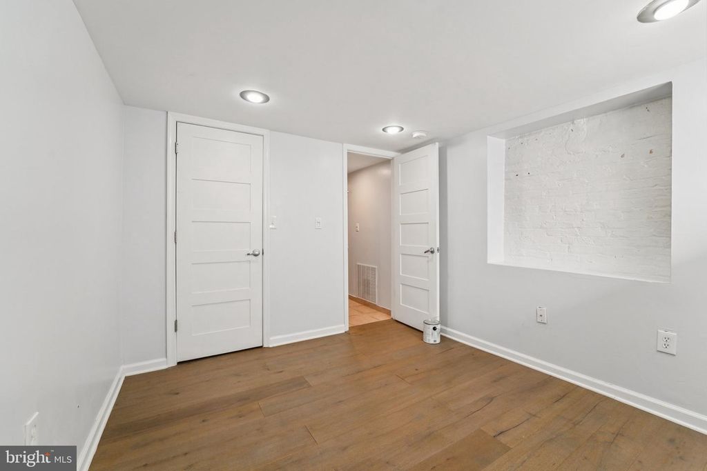 Image 21 of property listing at 616 S BELNORD AVE, Baltimore, MD 21224