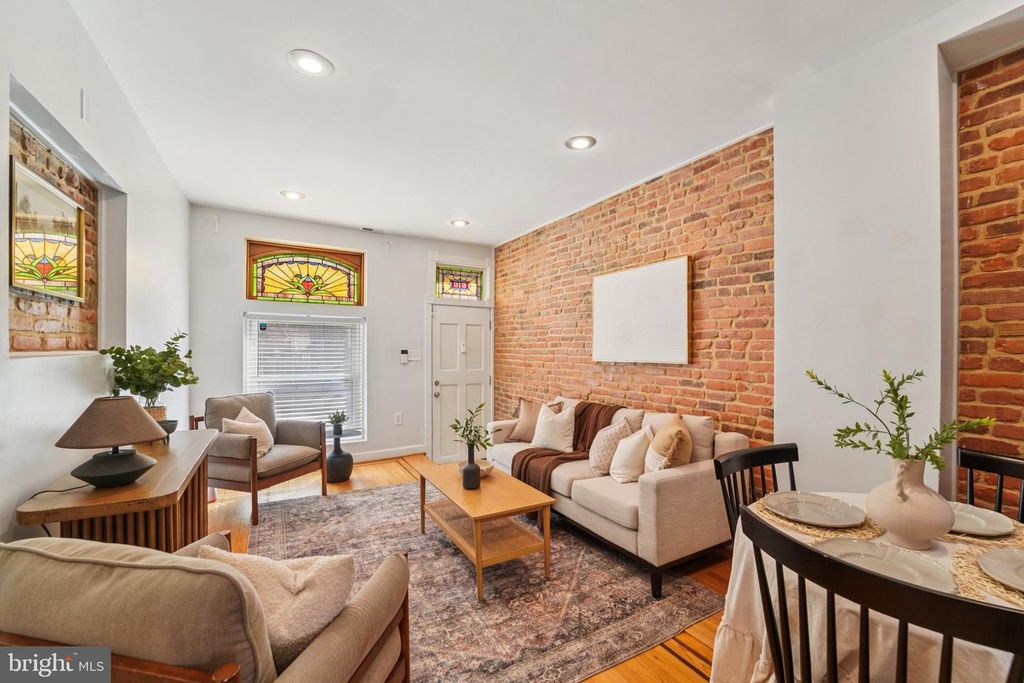 Image 3 of property listing at 616 S BELNORD AVE, Baltimore, MD 21224