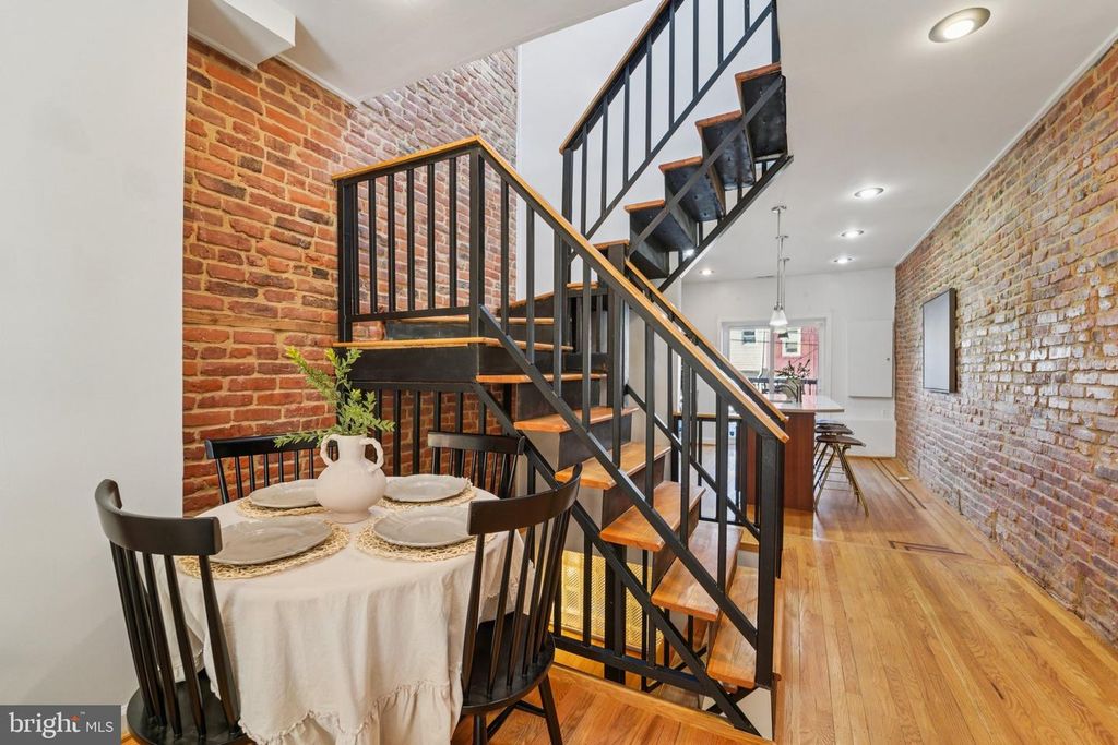 Image 6 of property listing at 616 S BELNORD AVE, Baltimore, MD 21224