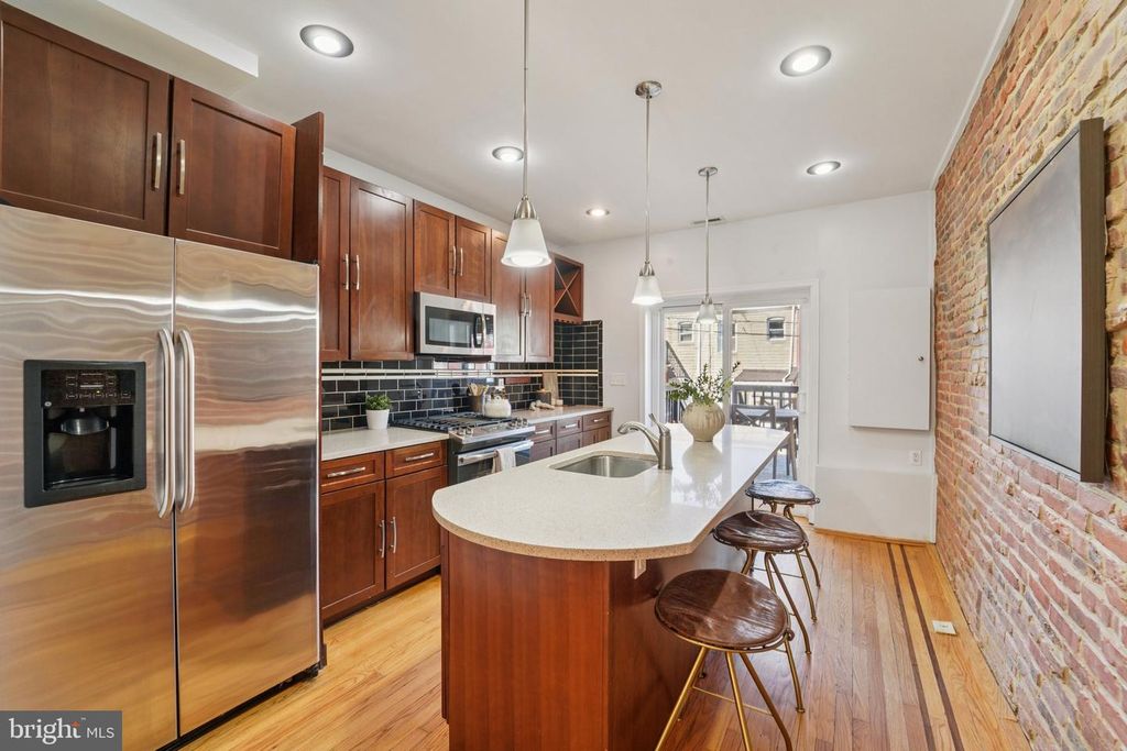 Image 7 of property listing at 616 S BELNORD AVE, Baltimore, MD 21224