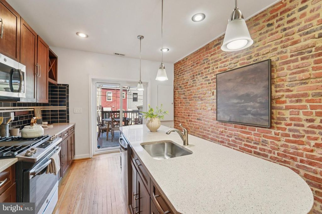 Image 8 of property listing at 616 S BELNORD AVE, Baltimore, MD 21224