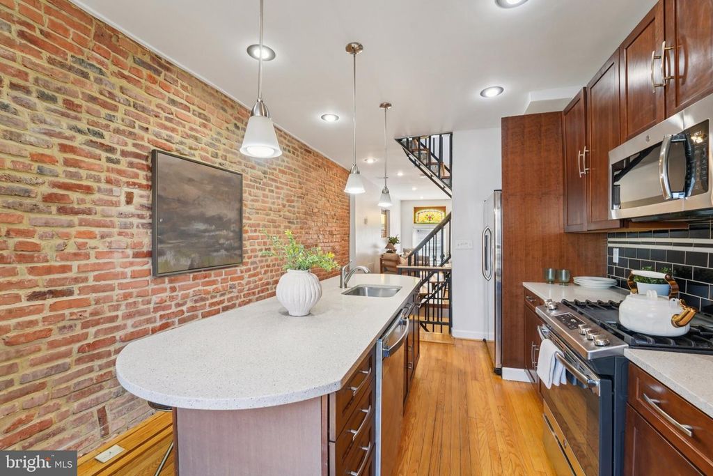 Image 9 of property listing at 616 S BELNORD AVE, Baltimore, MD 21224