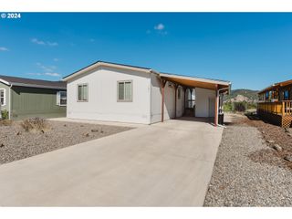 191 NESTUCCA Ln, Roseburg, OR 97471