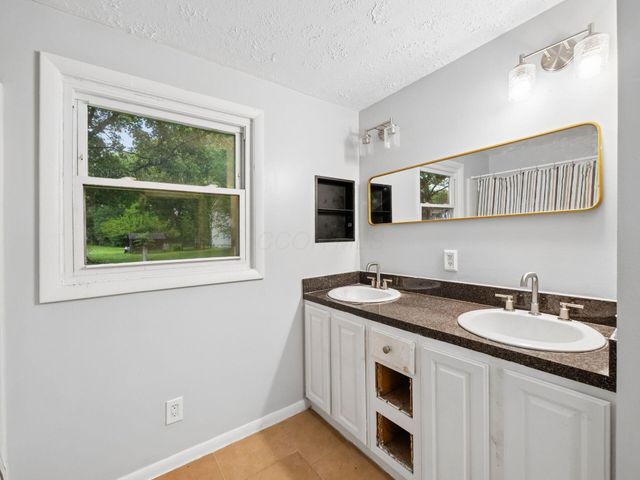 1202 E Walnut Street, Westerville, OH 43081