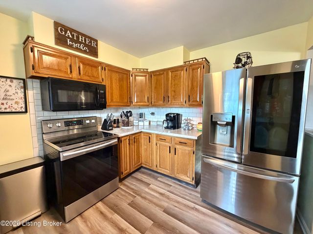 2409 Fluhr Ln, Louisville, KY 40216