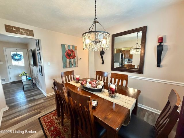 2409 Fluhr Ln, Louisville, KY 40216