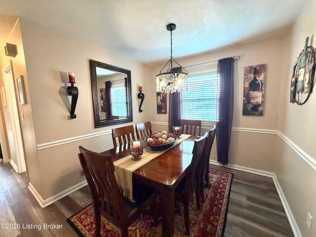 2409 Fluhr Ln, Louisville, KY 40216