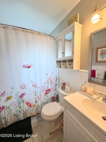 2409 Fluhr Ln, Louisville, KY 40216
