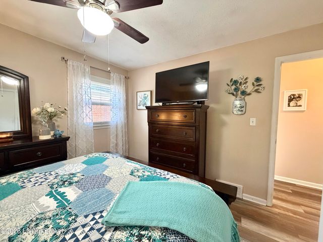 2409 Fluhr Ln, Louisville, KY 40216