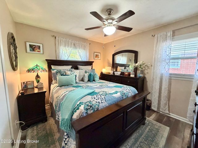 2409 Fluhr Ln, Louisville, KY 40216