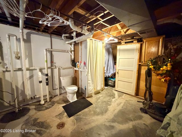 2409 Fluhr Ln, Louisville, KY 40216