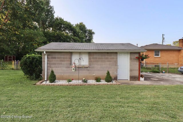 2409 Fluhr Ln, Louisville, KY 40216