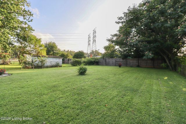 2409 Fluhr Ln, Louisville, KY 40216