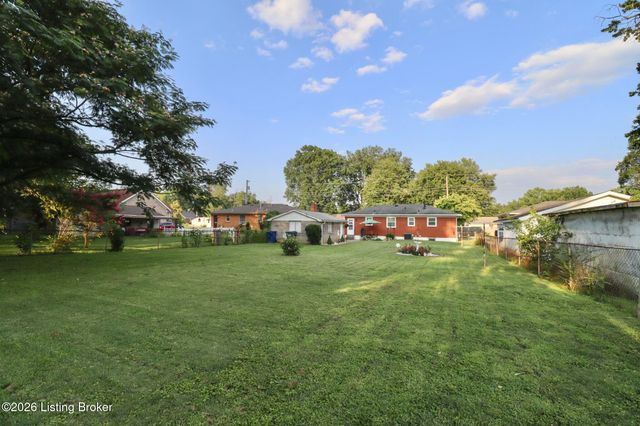 2409 Fluhr Ln, Louisville, KY 40216