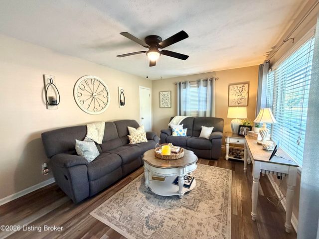 2409 Fluhr Ln, Louisville, KY 40216