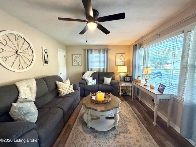 2409 Fluhr Ln, Louisville, KY 40216