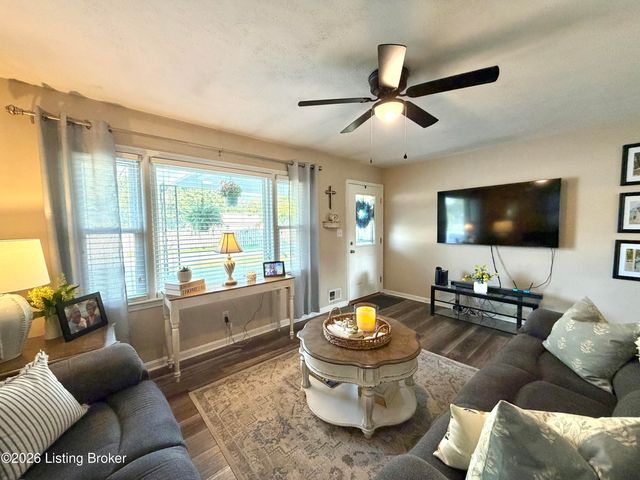 2409 Fluhr Ln, Louisville, KY 40216