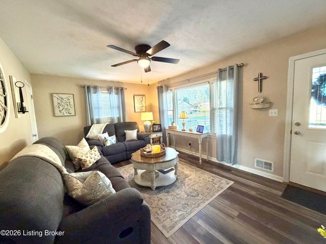 2409 Fluhr Ln, Louisville, KY 40216