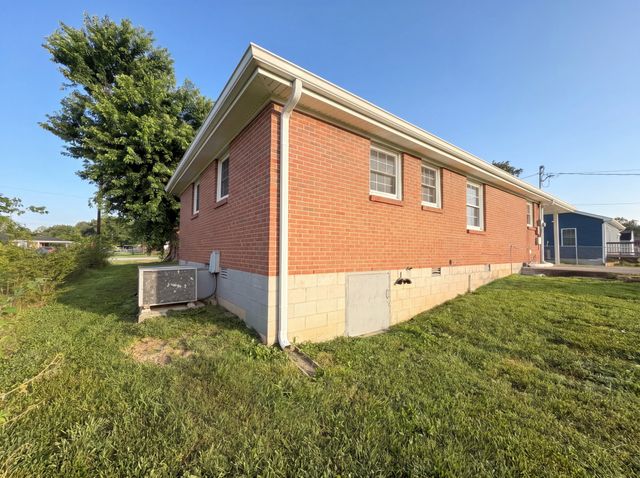 112 Norris Dr, Clarksville, TN 37042
