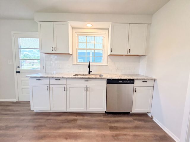 112 Norris Dr, Clarksville, TN 37042