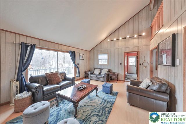 321 Clubhouse Drive, Middle Smithfield Twp, PA 18302
