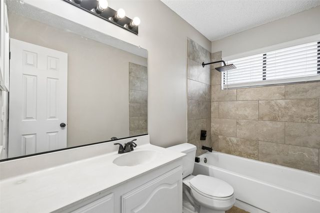 825 Weaver Street, Cedar Hill, TX 75104