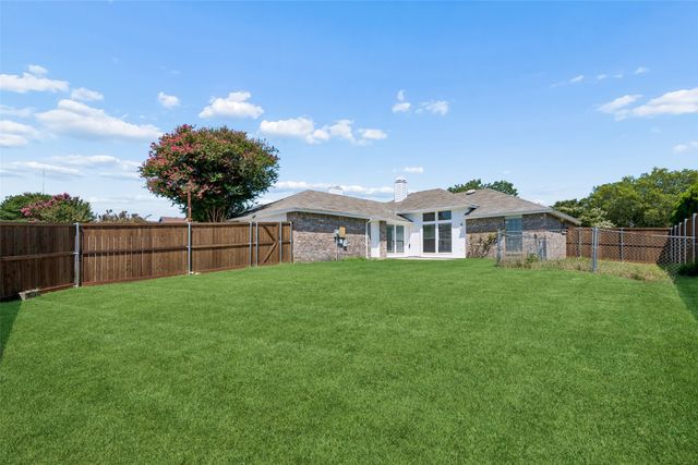 825 Weaver Street, Cedar Hill, TX 75104