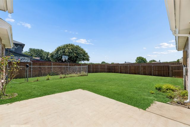 825 Weaver Street, Cedar Hill, TX 75104
