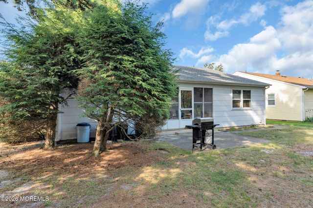 297 Westbrook Drive, Toms River, NJ 08757