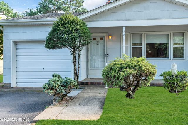 297 Westbrook Drive, Toms River, NJ 08757
