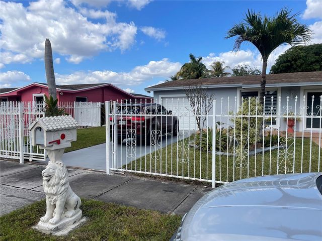 4851 NW 192nd St 1, Miami Gardens, FL 33055