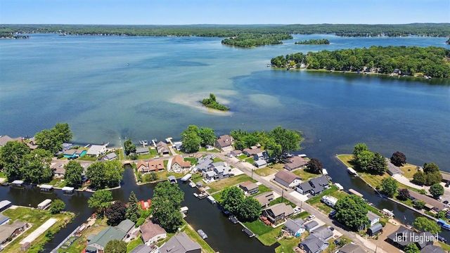 4211 Lynden Road, Shelbyville, MI 49344