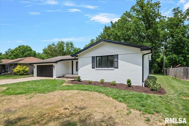 27 Mishawaka Drive, Rochester, IL 62653