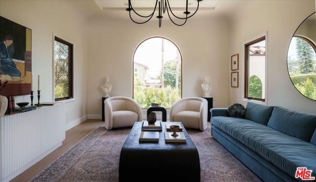 1545 N Benton Way, Los Angeles, CA 90026