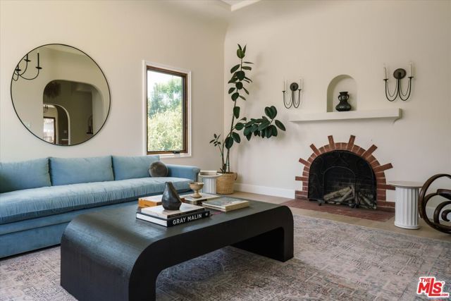 1545 N Benton Way, Los Angeles, CA 90026