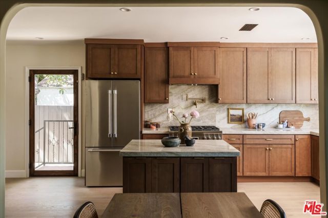 1545 N Benton Way, Los Angeles, CA 90026
