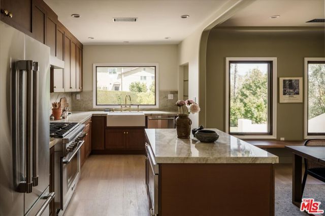 1545 N Benton Way, Los Angeles, CA 90026