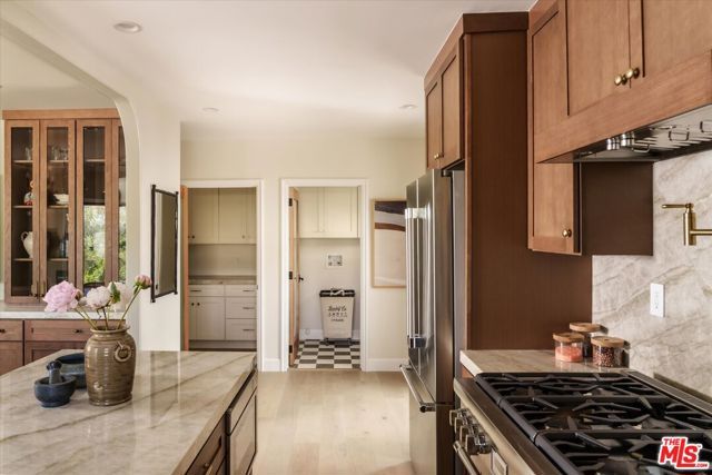 1545 N Benton Way, Los Angeles, CA 90026