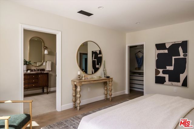 1545 N Benton Way, Los Angeles, CA 90026