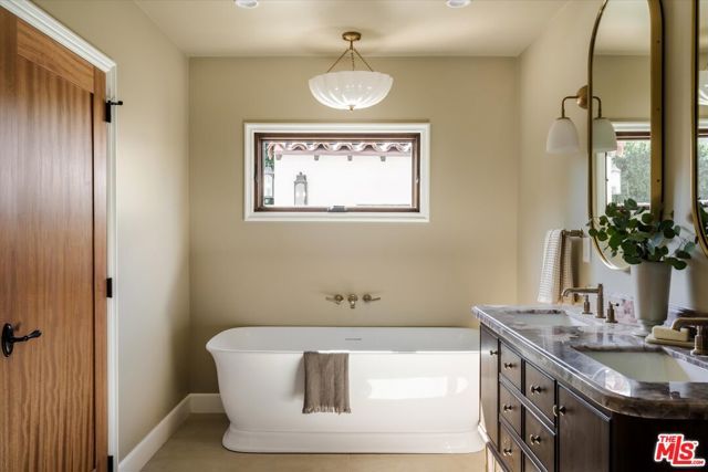 1545 N Benton Way, Los Angeles, CA 90026