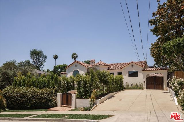 1545 N Benton Way, Los Angeles, CA 90026