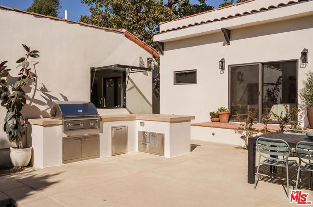 1545 N Benton Way, Los Angeles, CA 90026