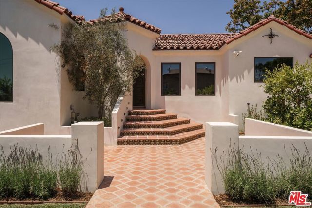 1545 N Benton Way, Los Angeles, CA 90026