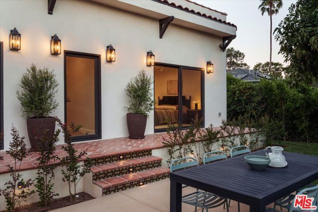 1545 N Benton Way, Los Angeles, CA 90026