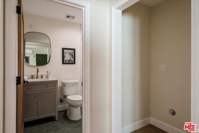1545 N Benton Way, Los Angeles, CA 90026