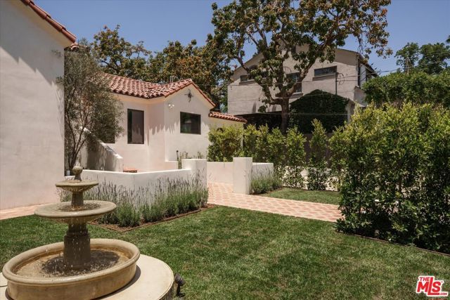1545 N Benton Way, Los Angeles, CA 90026