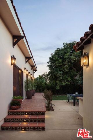 1545 N Benton Way, Los Angeles, CA 90026