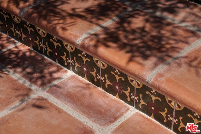 1545 N Benton Way, Los Angeles, CA 90026