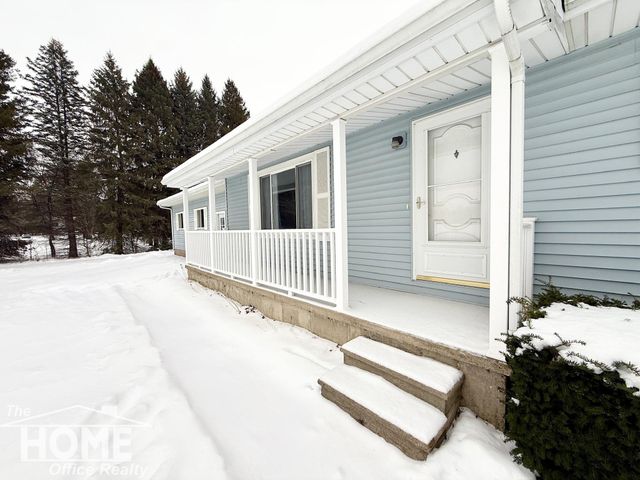 2401 W Beard Road, Perry, MI 48872