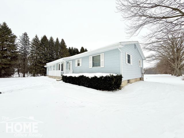 2401 W Beard Road, Perry, MI 48872